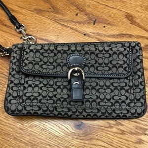 Coach wristlet black
